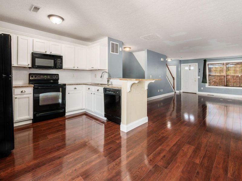 1024 Hartford Village Boulevard, Columbus, OH 43228 Photo 11