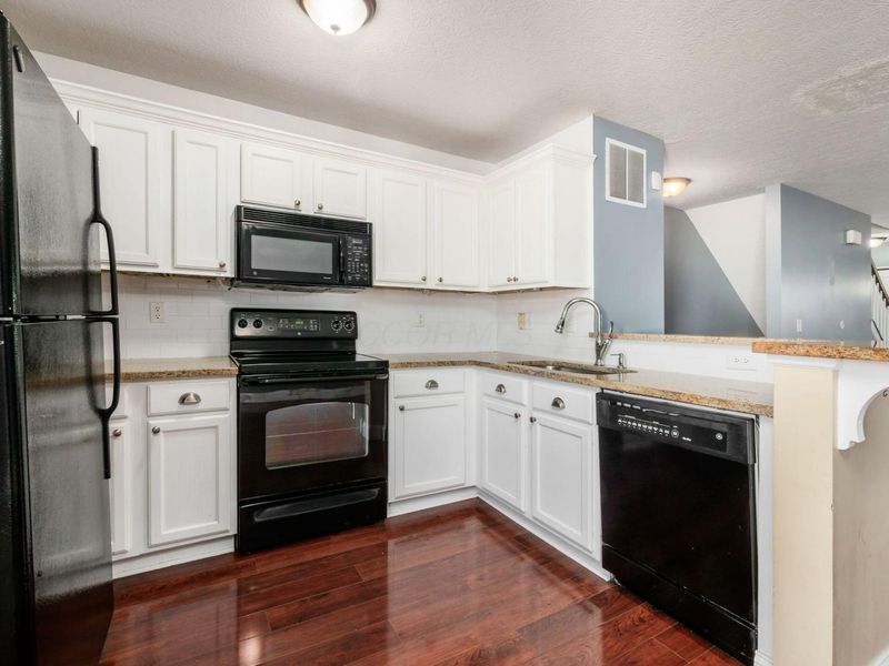 1024 Hartford Village Boulevard, Columbus, OH 43228 Photo 12