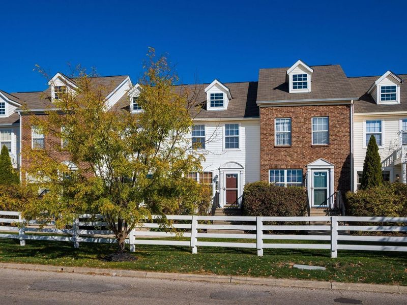 1024 Hartford Village Boulevard, Columbus, OH 43228 Photo 3