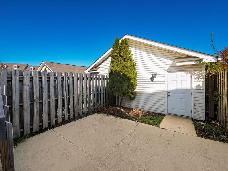 1024 Hartford Village Boulevard, Columbus, OH 43228 Photo 32