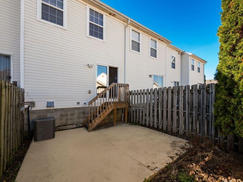 1024 Hartford Village Boulevard, Columbus, OH 43228 Photo 33