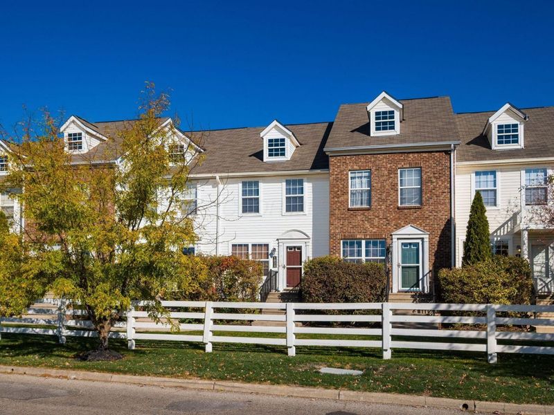 1024 Hartford Village Boulevard, Columbus, OH 43228 Photo 4