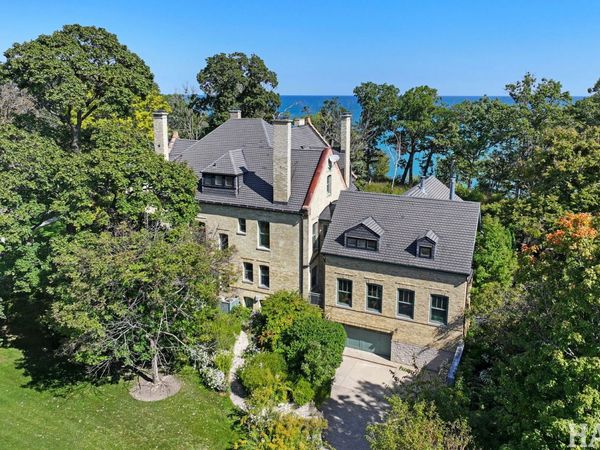 34 Logan Loop, Highland Park, IL 60035