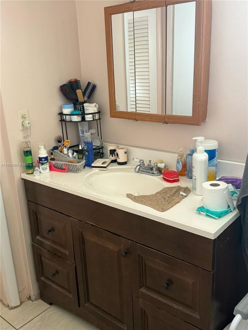 18555 NE 14th Ave, Unit 715, Miami, FL 33179 Photo