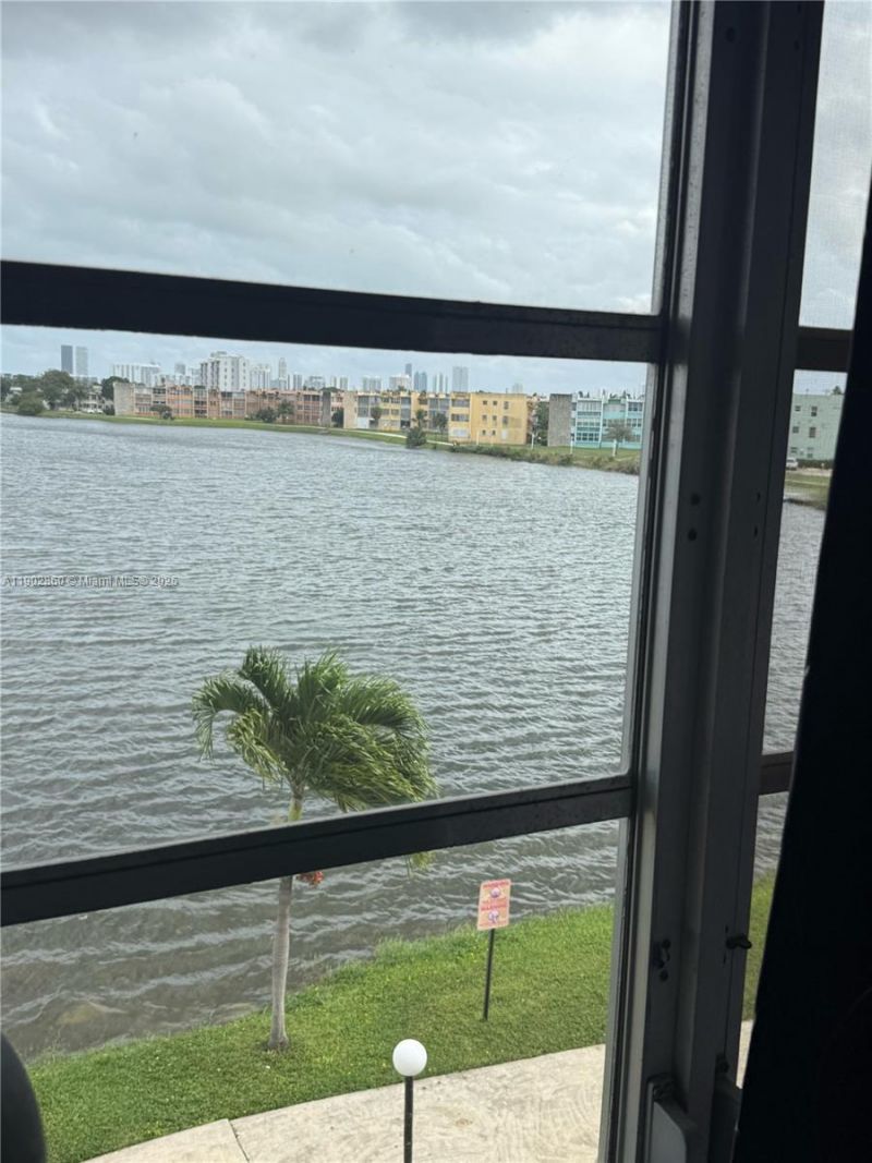 18555 NE 14th Ave, Unit 715, Miami, FL 33179 Photo