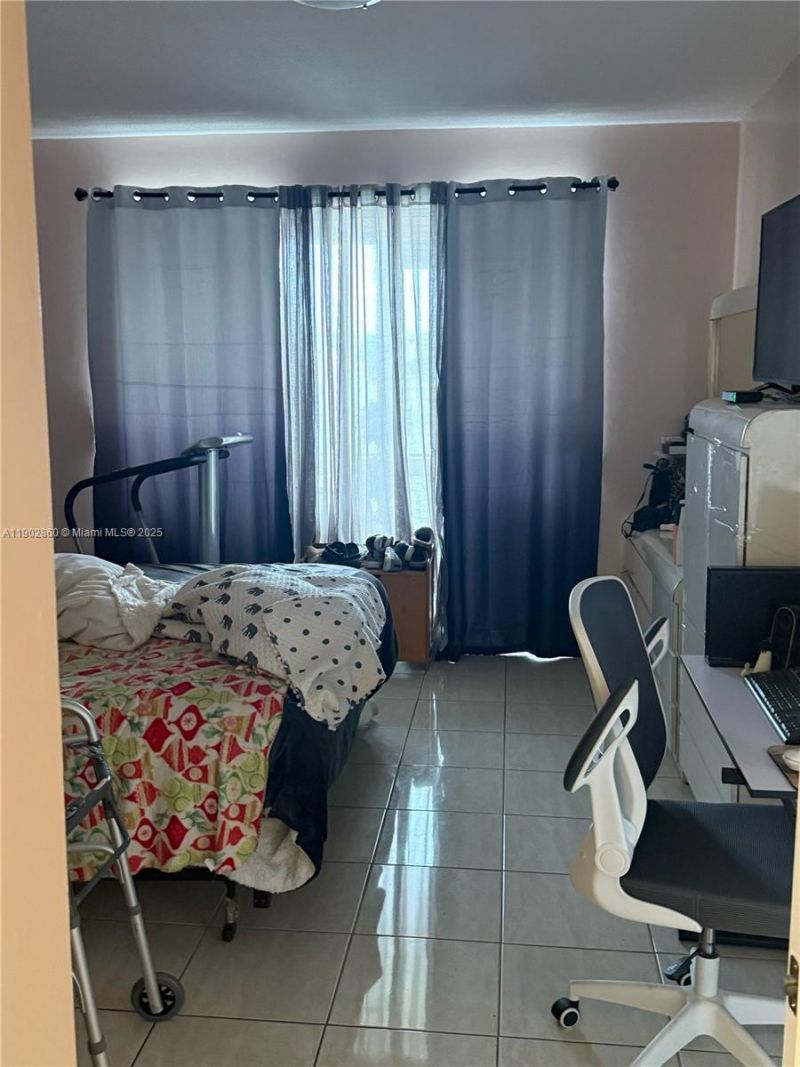 18555 NE 14th Ave, Unit 715, Miami, FL 33179 Photo