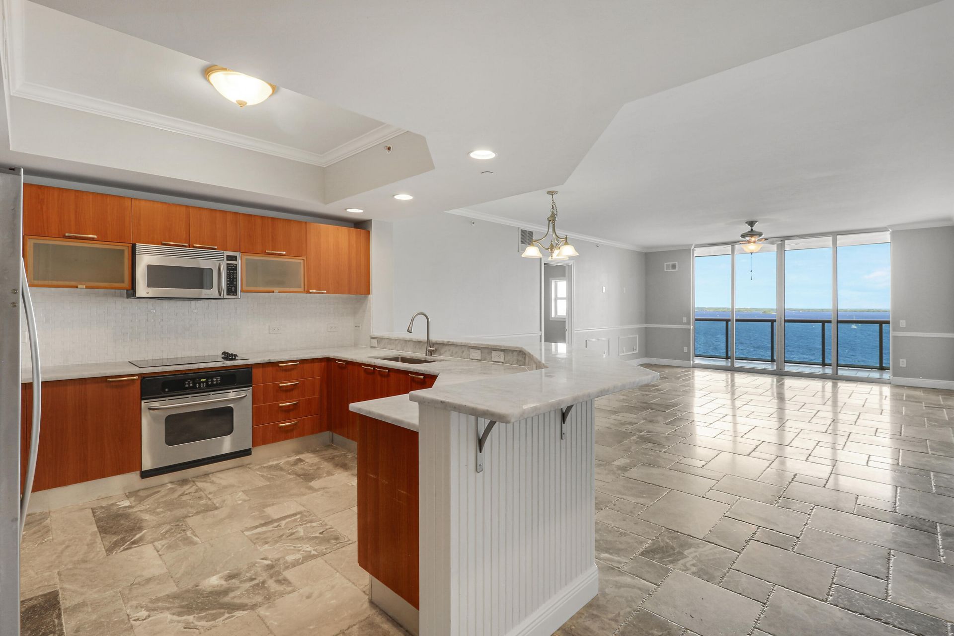 2650 Lake Shore Drive, Unit 1105, Riviera Beach, FL 33404 Photo