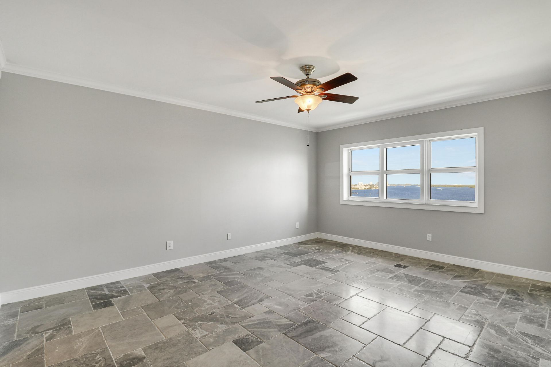 2650 Lake Shore Drive, Unit 1105, Riviera Beach, FL 33404 Photo