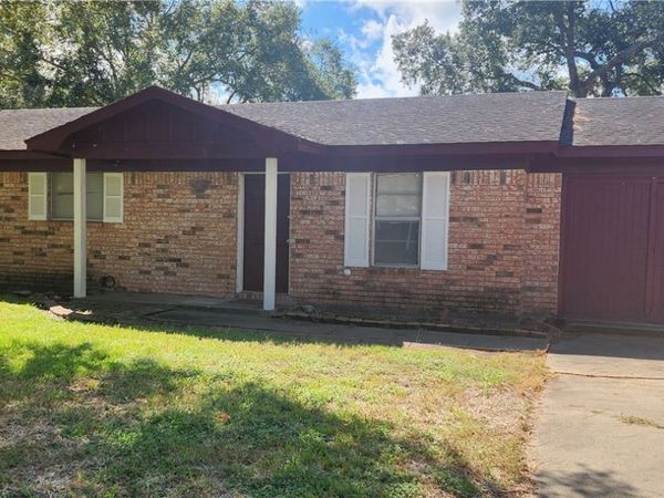 604 Davis Street, Edna, TX 77957