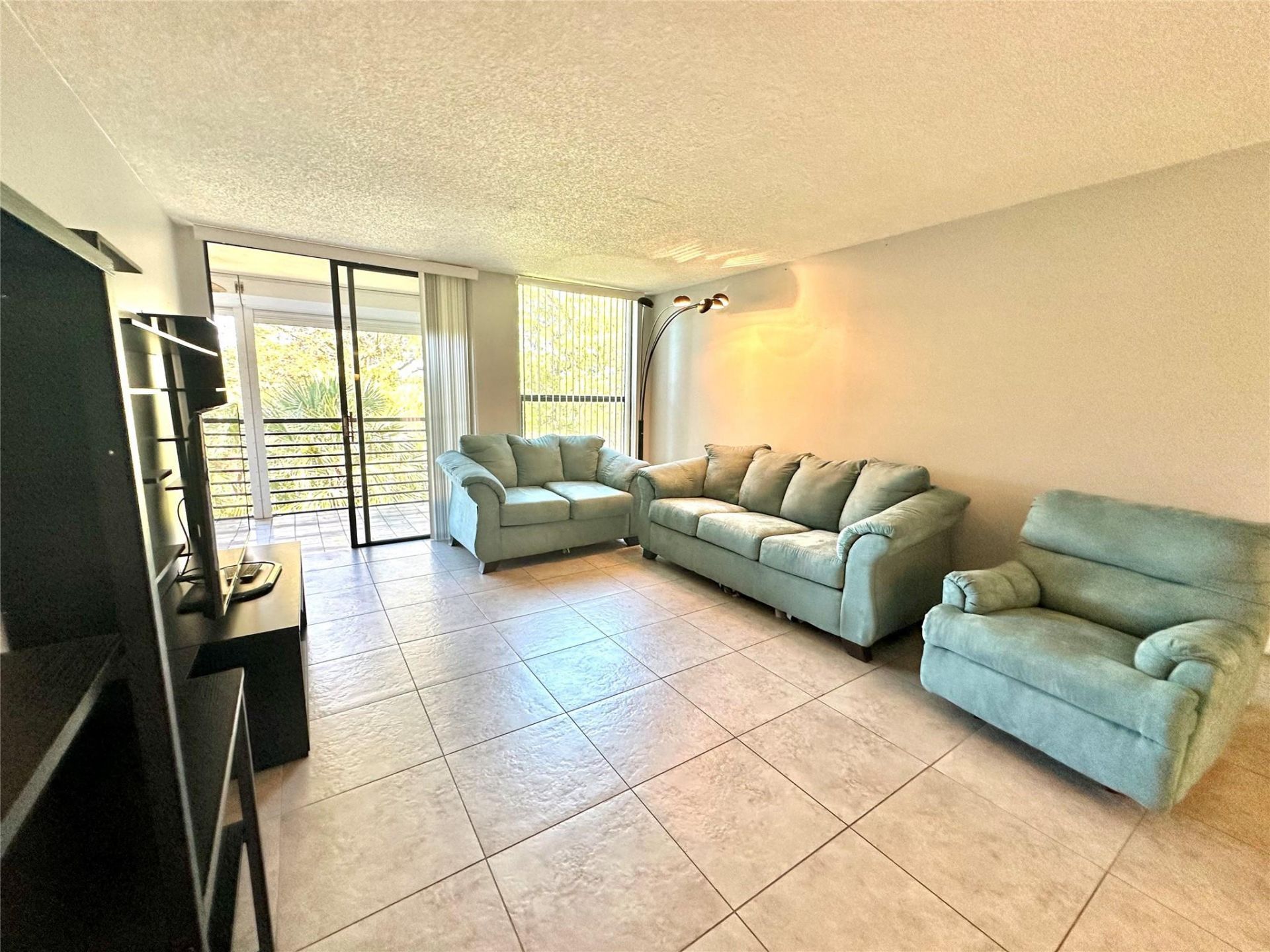 6701 N University Drive, Unit 310, Tamarac, FL 33321 Photo