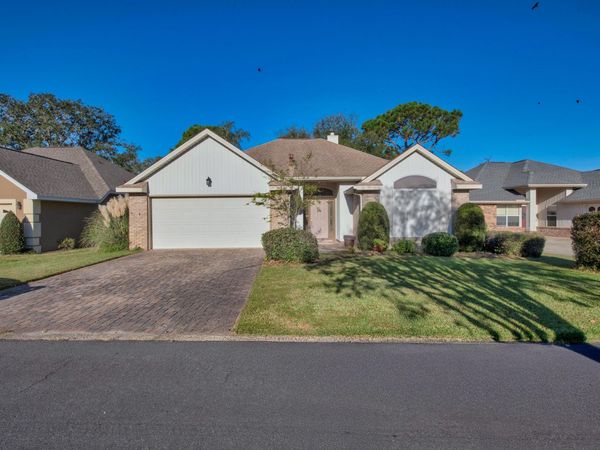 924 Shalimar Point Drive, Shalimar, FL 32579
