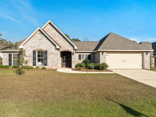 65 W Cadbury Ln., Hattiesburg, MS 39402