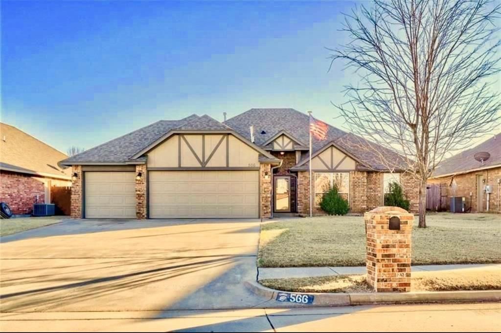 566 W Alamo Court Way, Mustang, OK 73064 Main Photo
