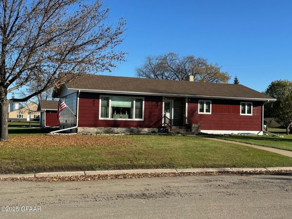 303 RAYMOND Street S, Northwood, ND 58267