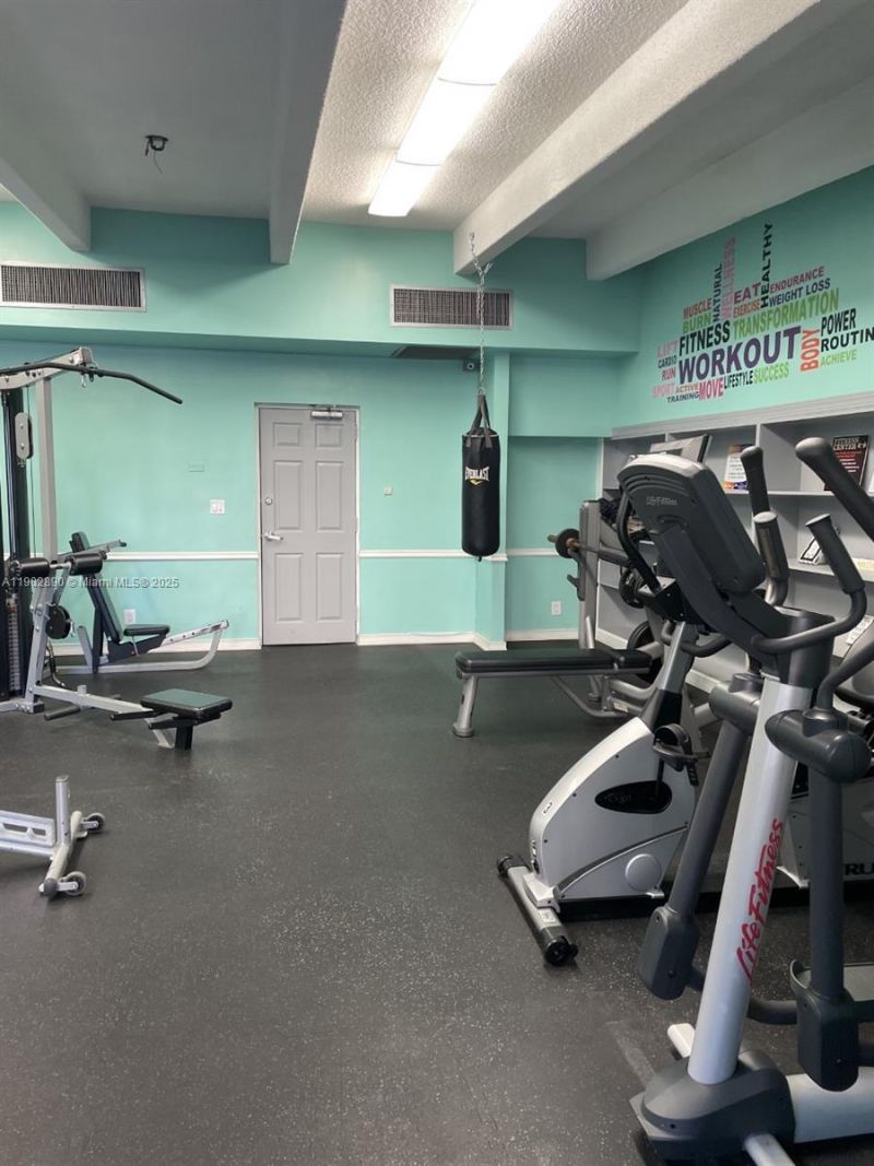 3301 N Country Club Dr, Unit 309, Aventura, FL 33180 Photo