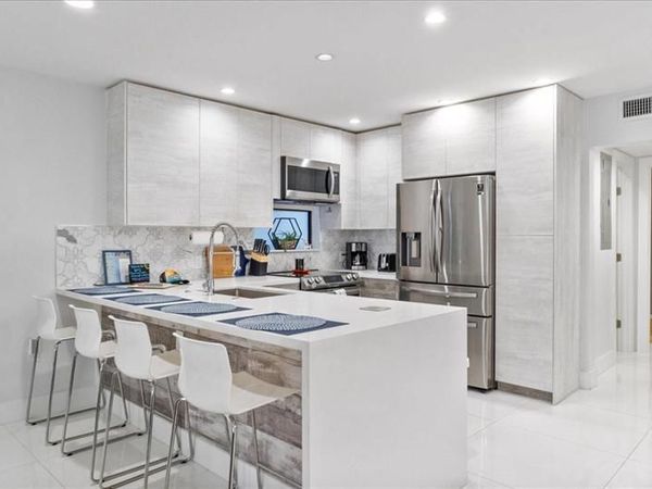 2911 N Ocean Dr, Hollywood, FL 33019