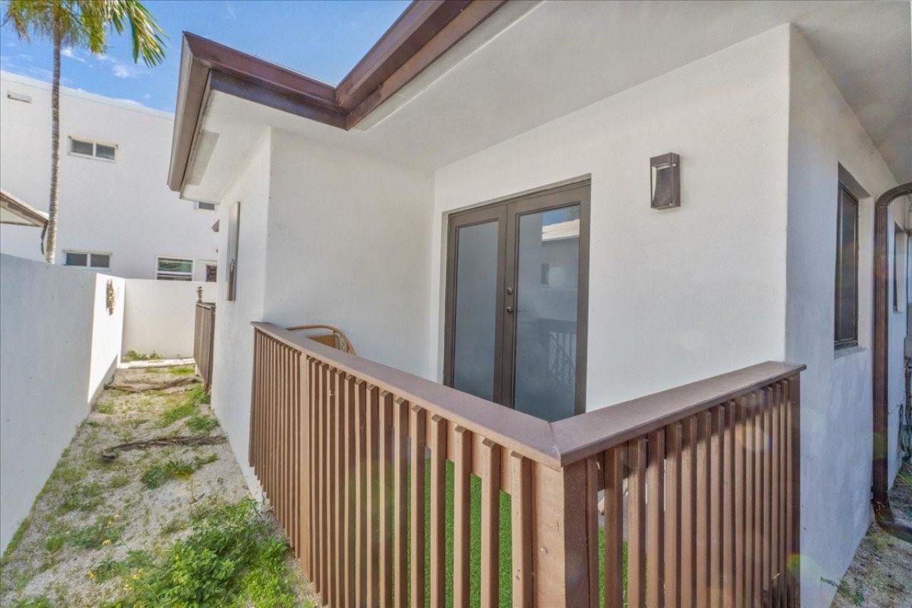 2911 N Ocean Drive, Hollywood, FL 33019 Photo