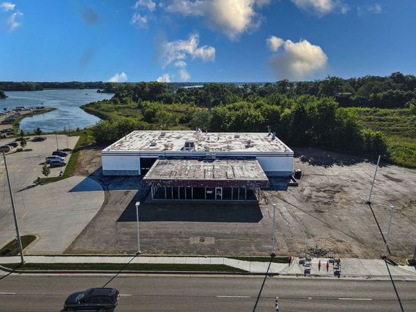 90 S Us Highway 12, Fox Lake, IL 60020