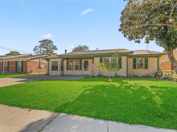 3638 MEADOWDALE Drive, Slidell, LA 70458