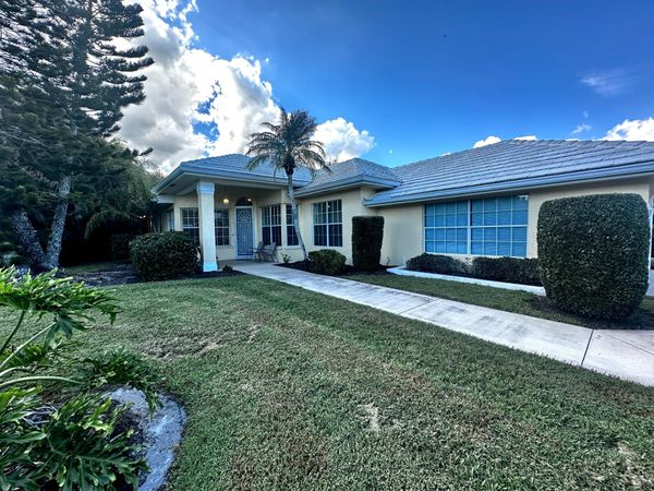 438 SW Fairway Vista, Port Saint Lucie, FL 34986