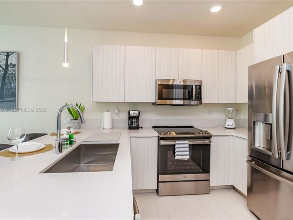 6416 NW 102nd Ct, Unit 302, Doral, FL 33178