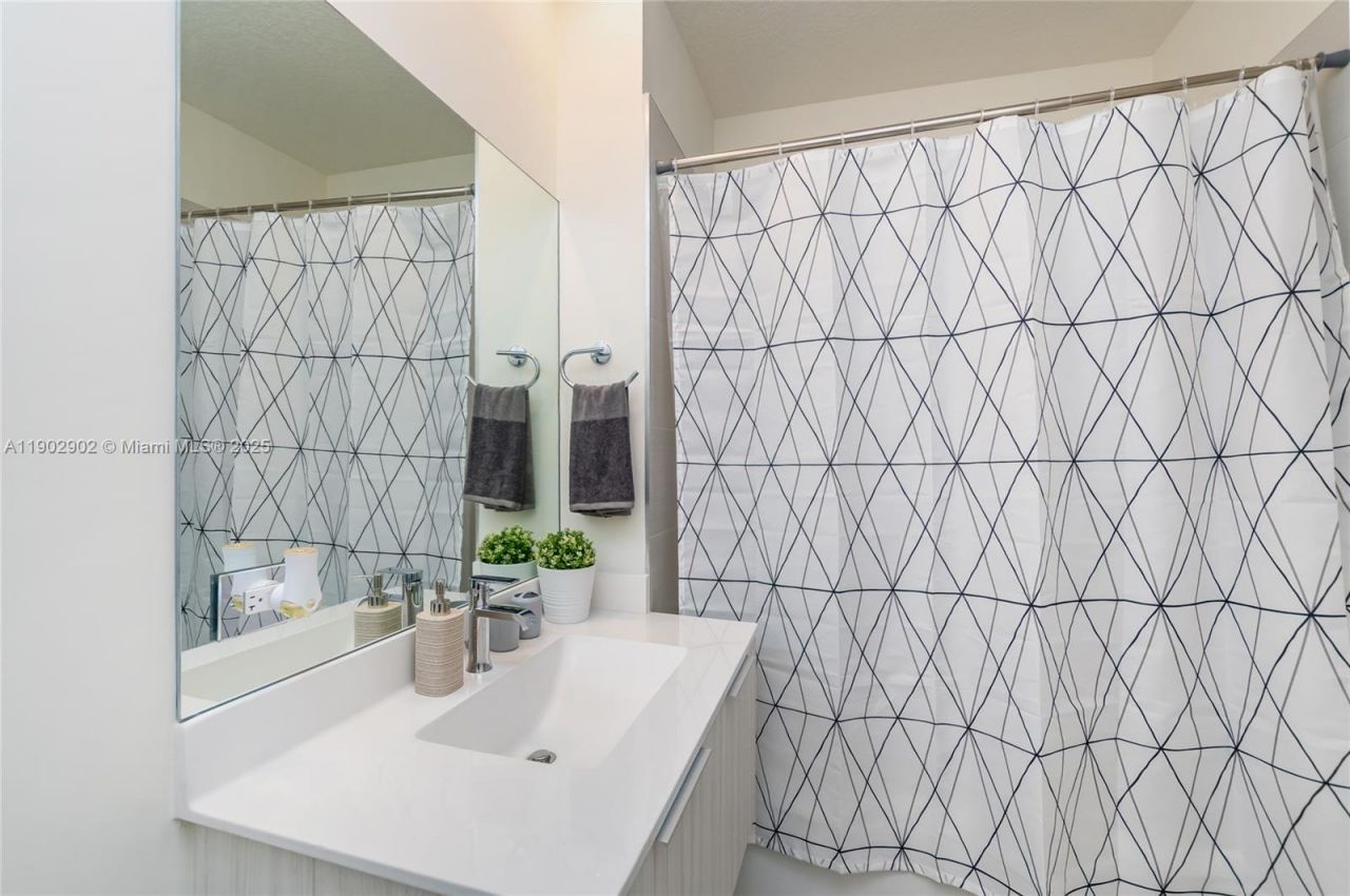 6416 NW 102nd Ct, Unit 302, Doral, FL 33178 Photo