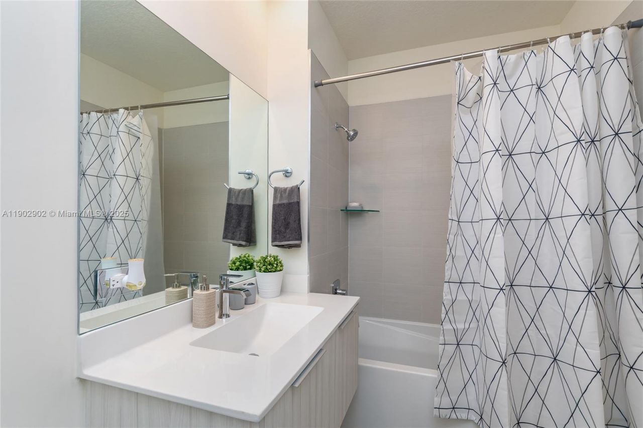 6416 NW 102nd Ct, Unit 302, Doral, FL 33178 Photo