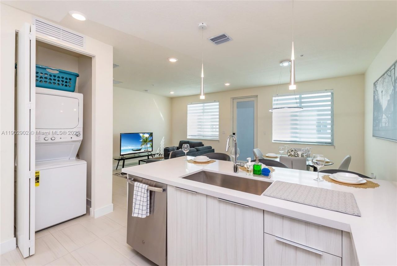 6416 NW 102nd Ct, Unit 302, Doral, FL 33178 Photo