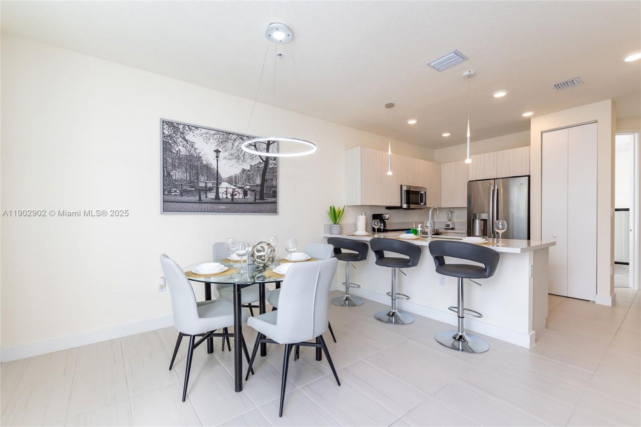 6416 NW 102nd Ct, Unit 302, Doral, FL 33178 Photo