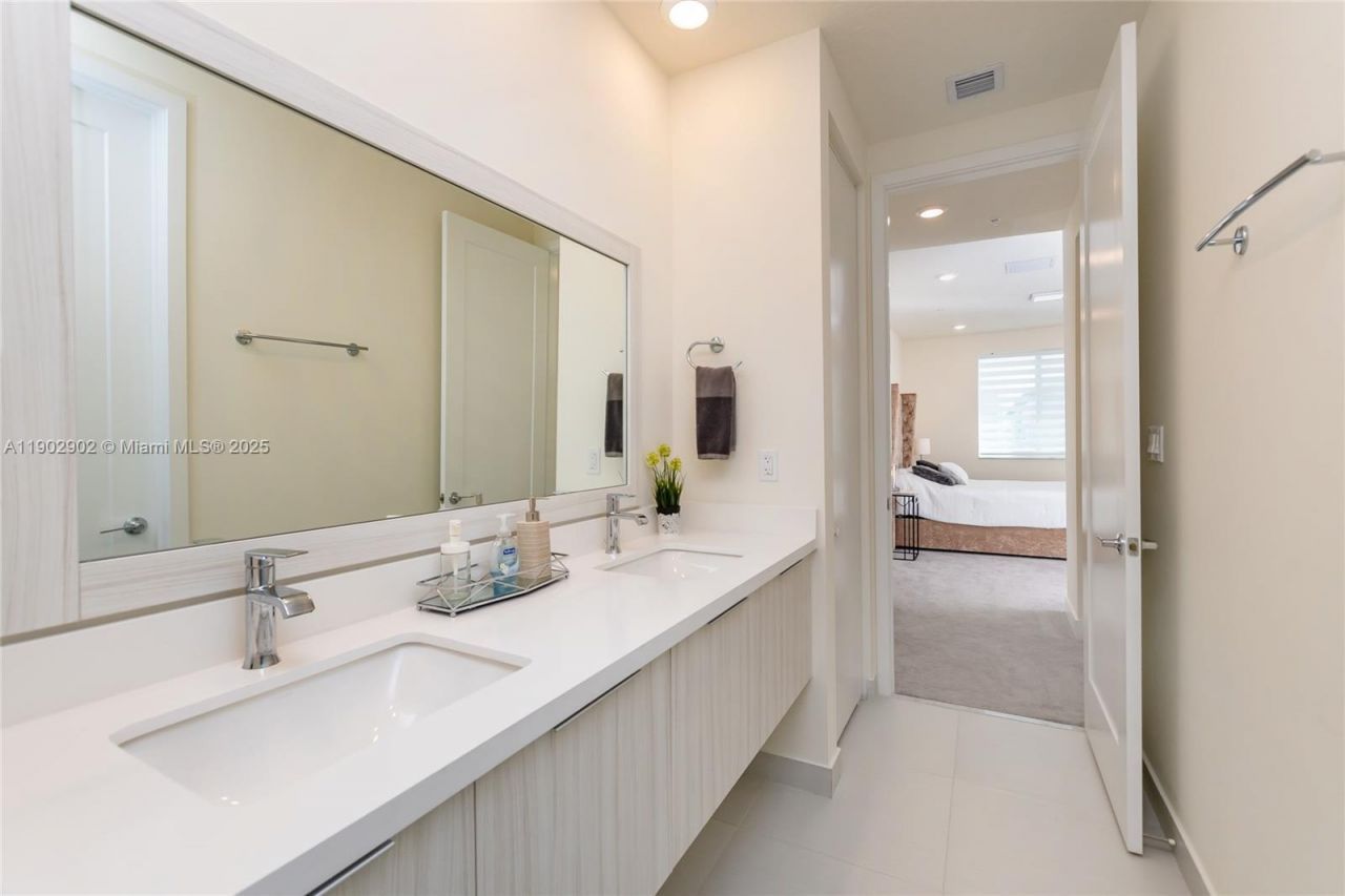 6416 NW 102nd Ct, Unit 302, Doral, FL 33178 Photo