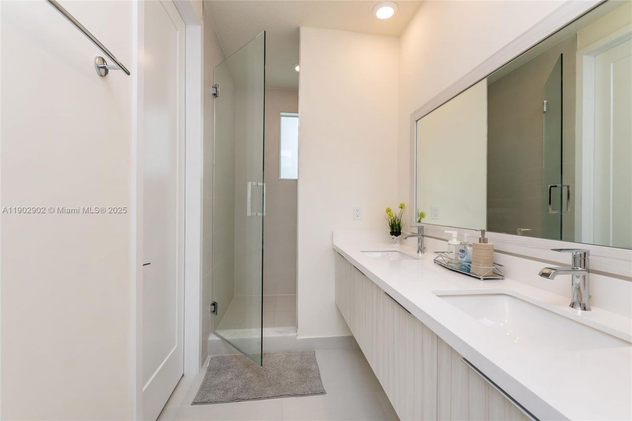 6416 NW 102nd Ct, Unit 302, Doral, FL 33178 Photo