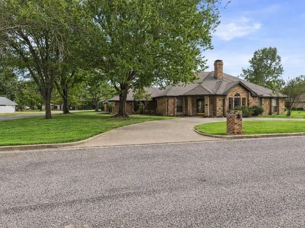 1178 E Oval Drive, Athens, TX 75751