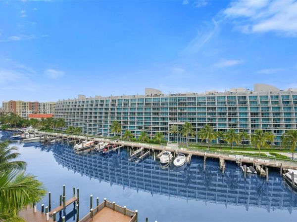 3001 NE 185 St, Unit 613, Aventura, FL 33180