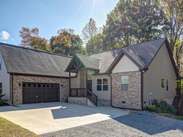 737 Shun Pike, Cottontown, TN 37048