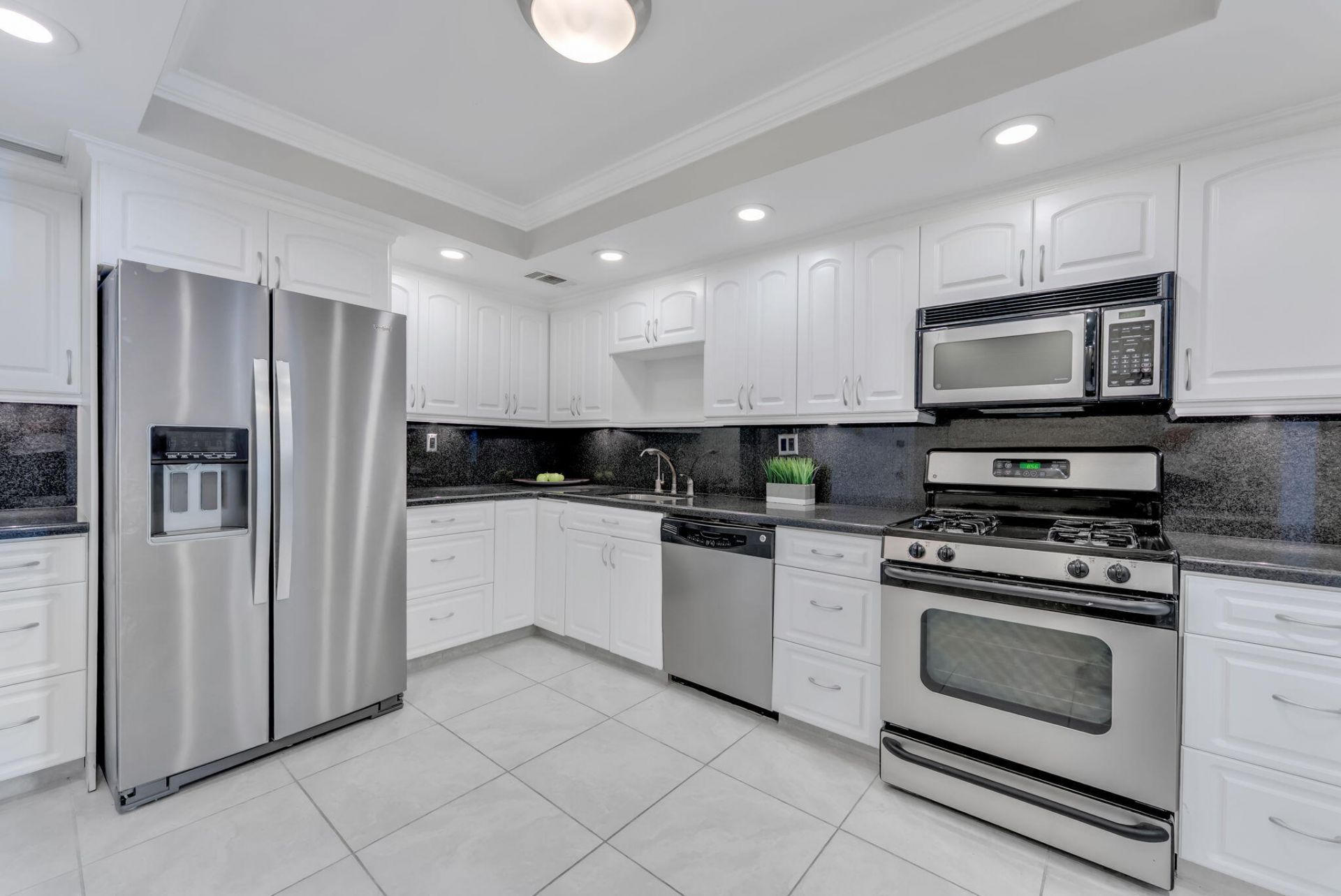 2030 S Ocean Drive, Unit 414, Hallandale Beach, FL 33009 Photo