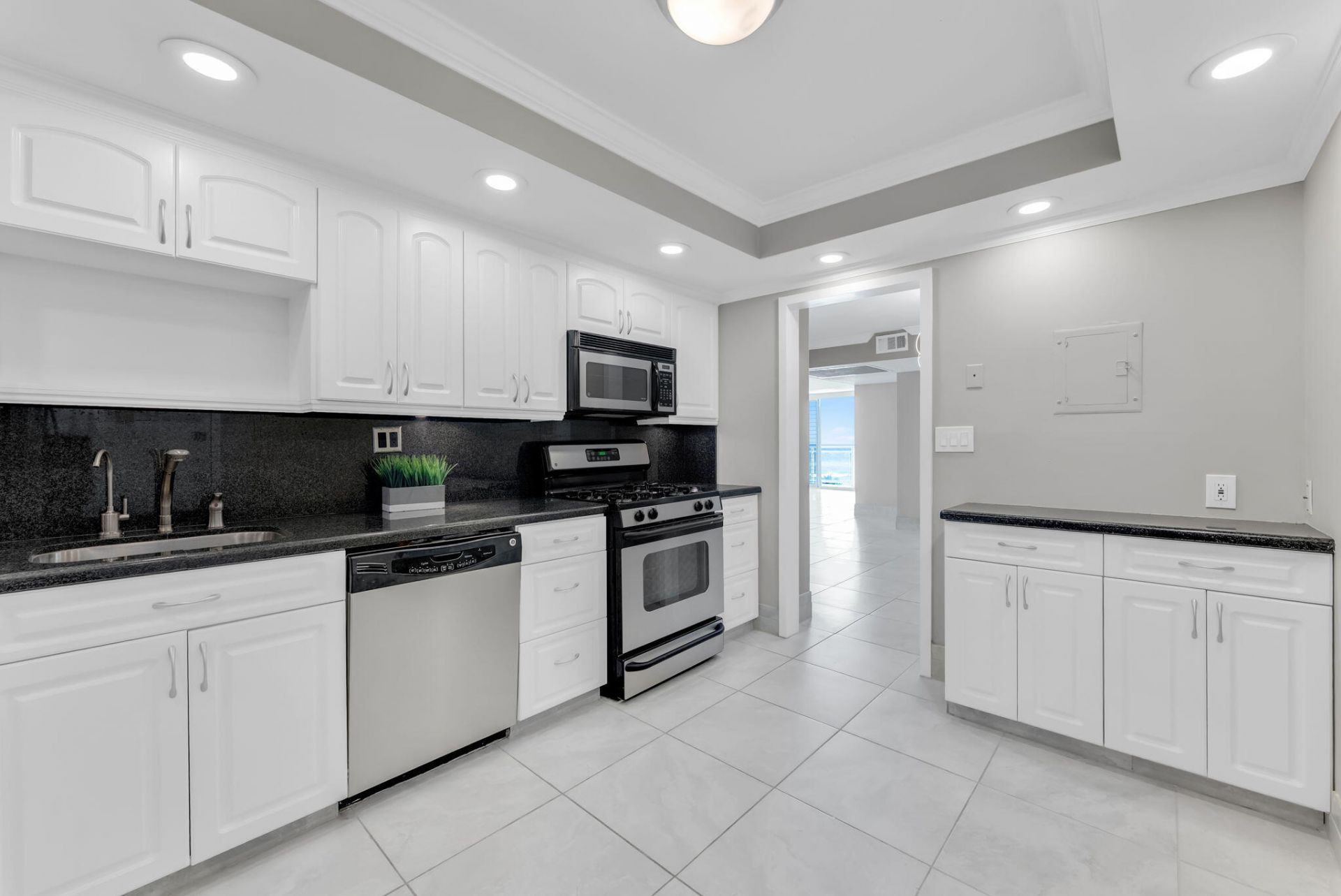 2030 S Ocean Drive, Unit 414, Hallandale Beach, FL 33009 Photo