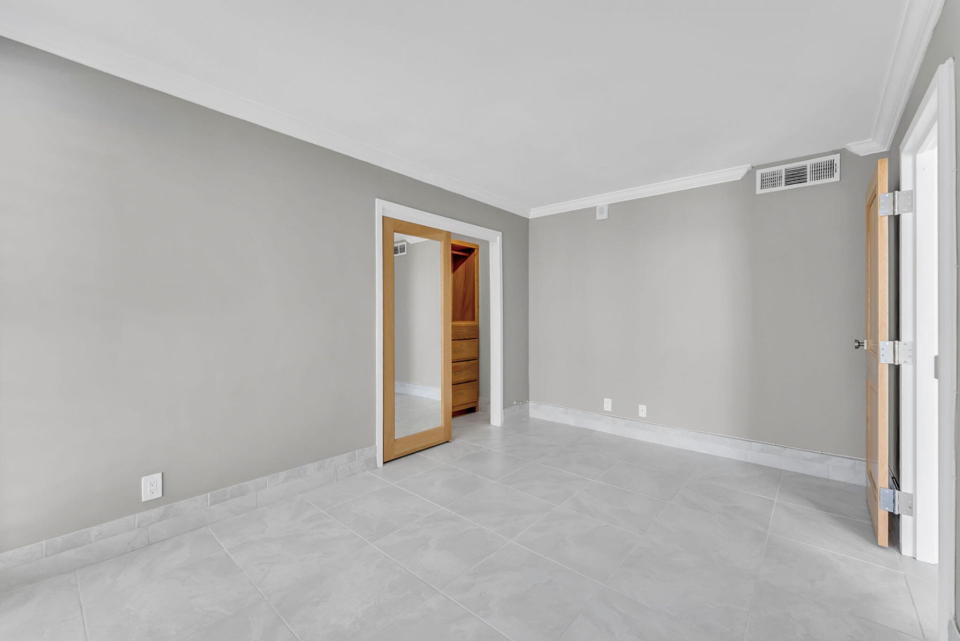 2030 S Ocean Drive, Unit 414, Hallandale Beach, FL 33009 Photo