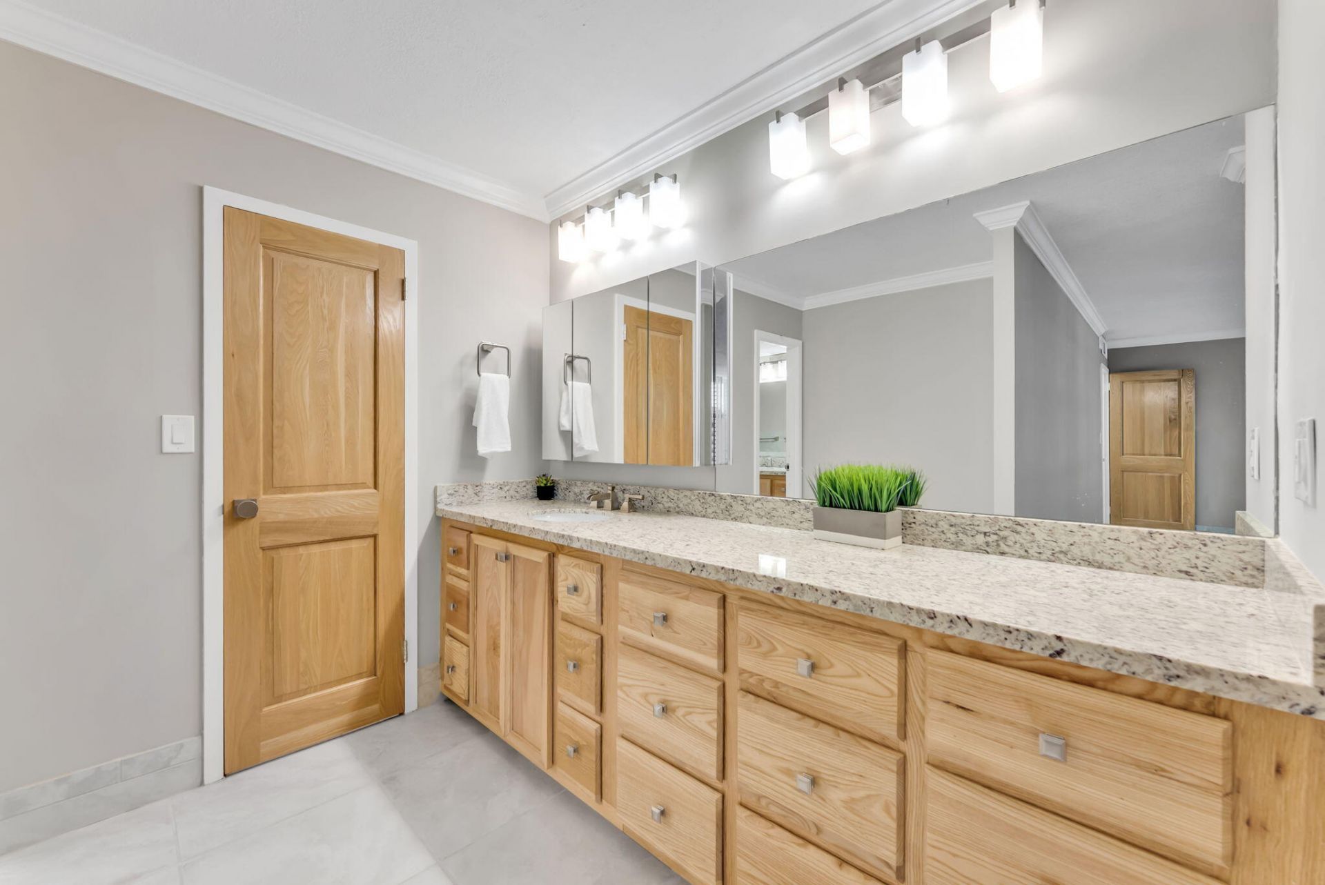 2030 S Ocean Drive, Unit 414, Hallandale Beach, FL 33009 Photo