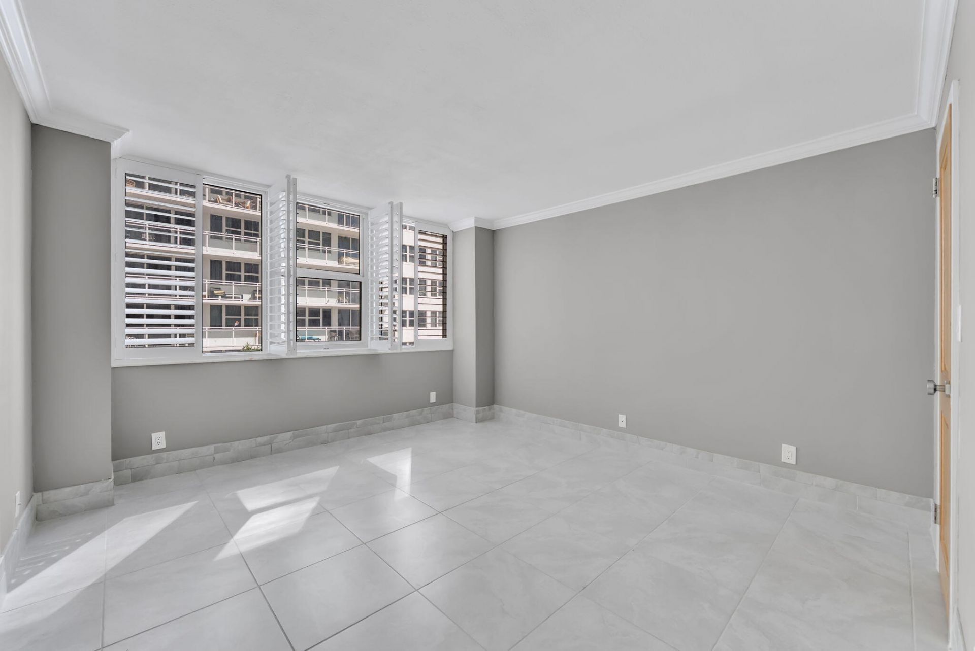 2030 S Ocean Drive, Unit 414, Hallandale Beach, FL 33009 Photo