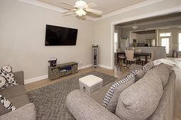 103 Hyacinth Street photo 4