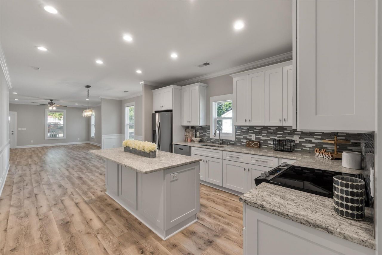 4566 Durant Avenue Photo 17