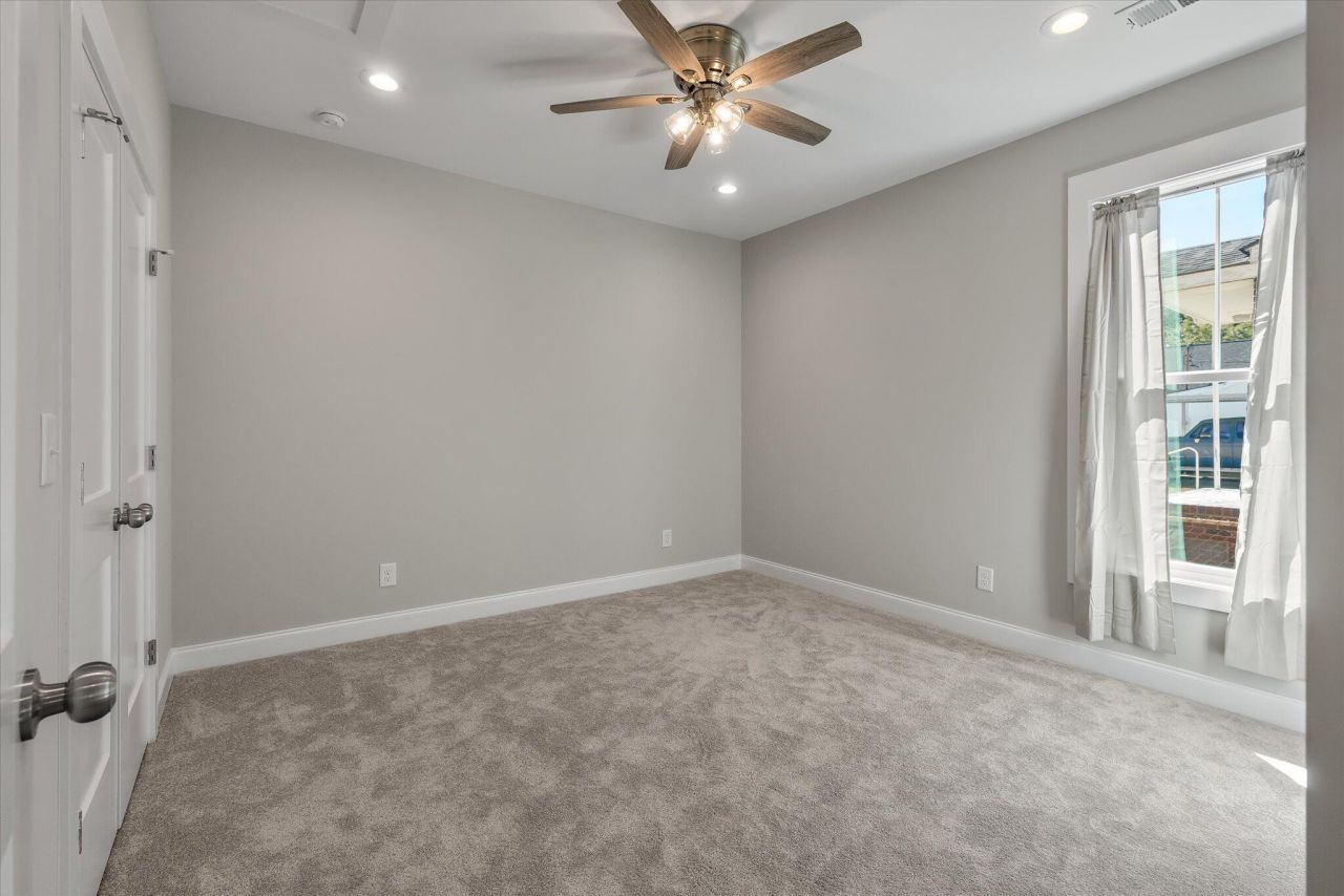 4566 Durant Avenue Photo 29