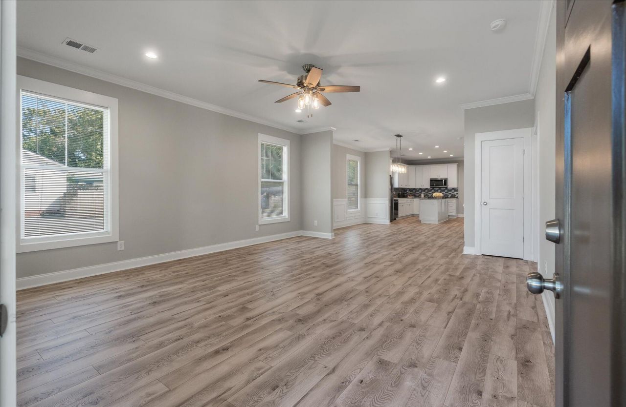 4566 Durant Avenue Photo 7