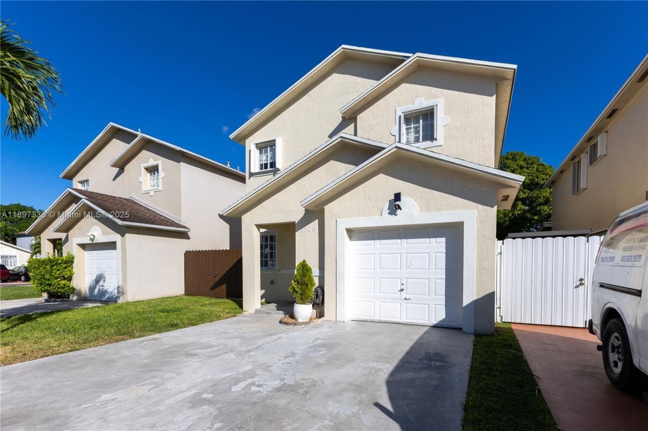 13809 SW 161st Ter, Miami, FL 33177 Photo
