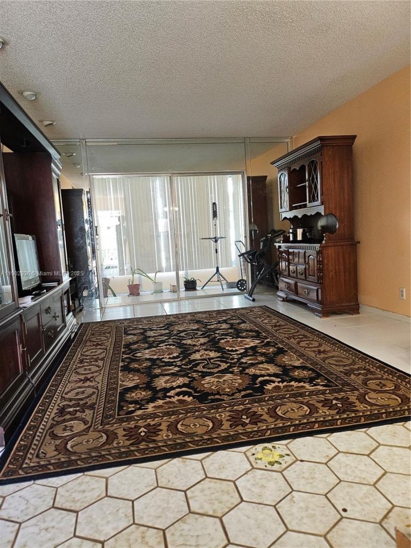 5121 W Oakland Park Blvd, Unit 211, Lauderdale Lakes, FL 33313 Photo