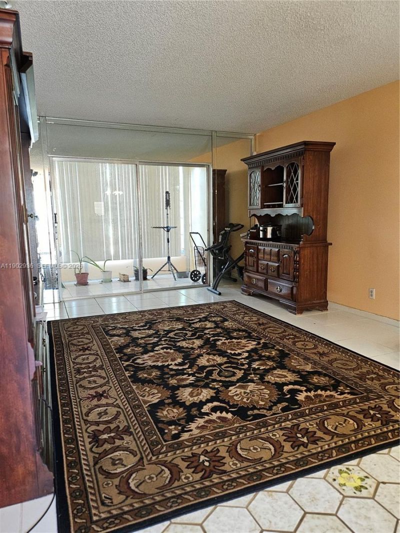 5121 W Oakland Park Blvd, Unit 211, Lauderdale Lakes, FL 33313 Photo