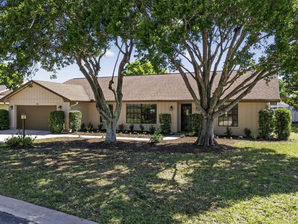 560 W Forest Trail, Vero Beach, FL 32962