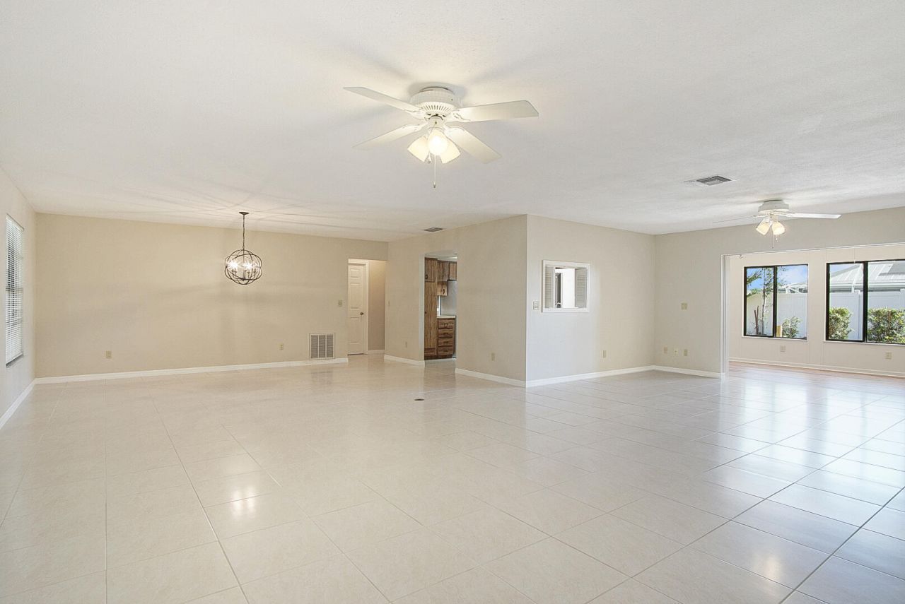 560 W Forest Trail, Vero Beach, FL 32962 Photo