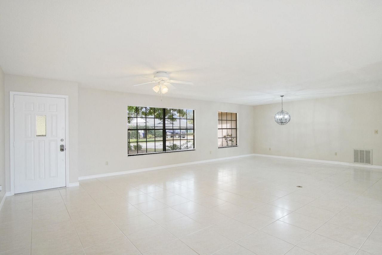 560 W Forest Trail, Vero Beach, FL 32962 Photo