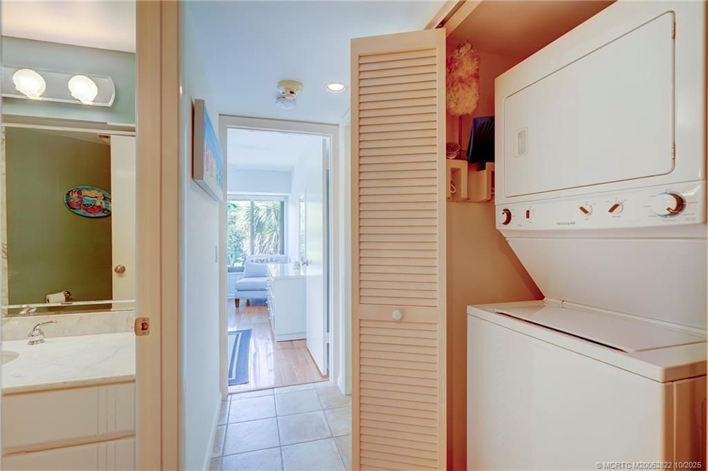 233 NE Edgewater Drive, Unit 201, Stuart, FL 34996 Photo